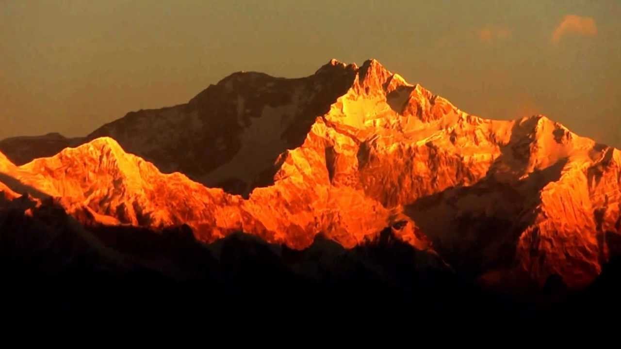 Popular places for Siliguri and Darjeeling. 10 places must to stop and look