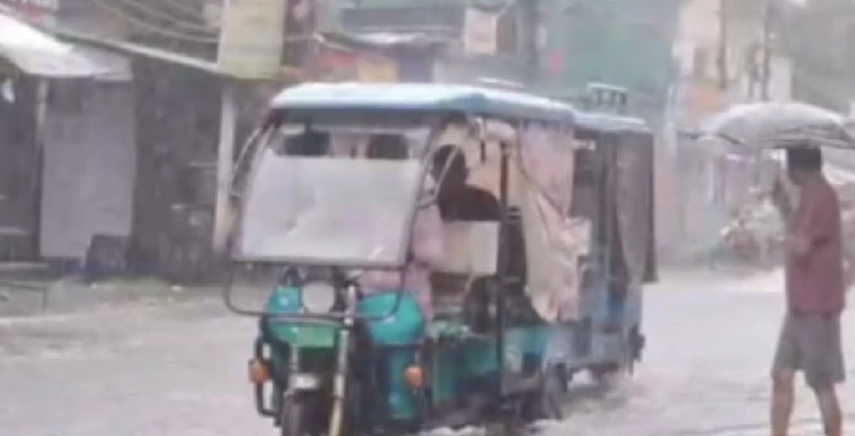 Heavy Rain Floods Jalpaiguri as Rivers Rise Rapidly