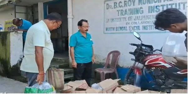 Jalpaiguri Releases 46000 Guppy Fish to Control Dengue
