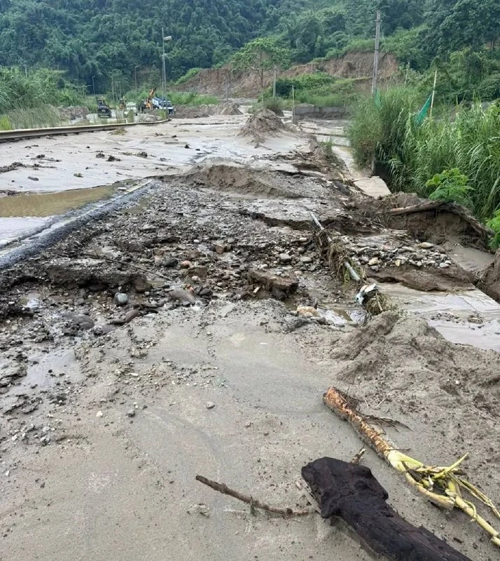 Heavy Rain and Mudslides Block NH415 Near Itanagar Airport
