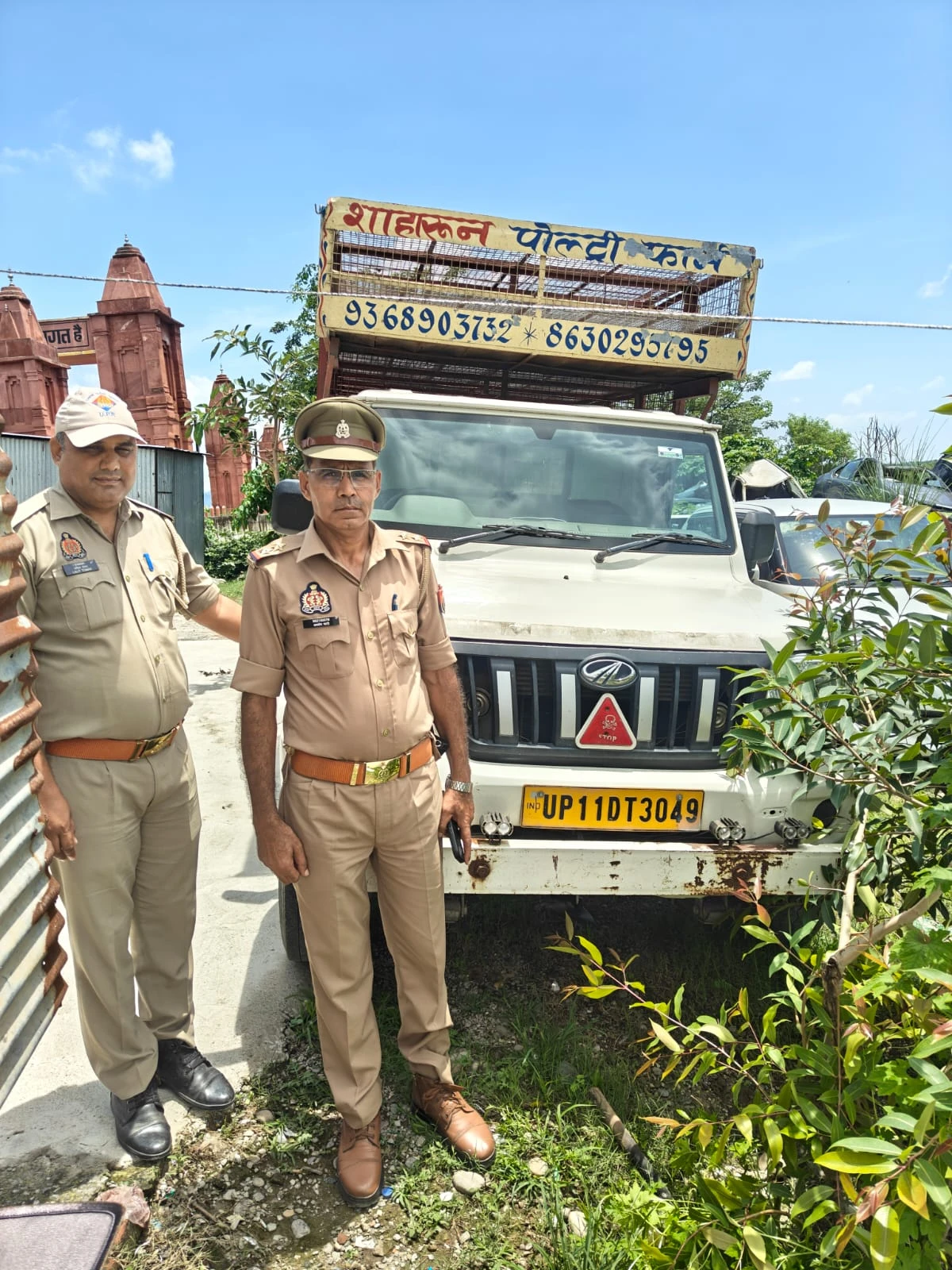 Saharanpur Police Seize Pickup Truck Blocking Kanwar Route