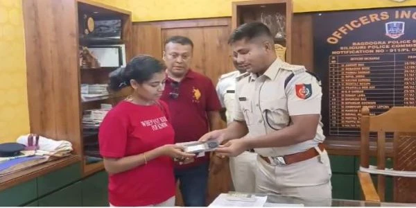 Bagdogra Police Return 30 Stolen Mobile Phones to Owners