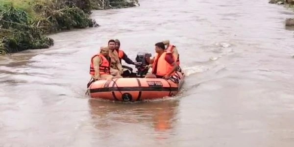 Youth and Scooter Swept Away in Asansol Garui River