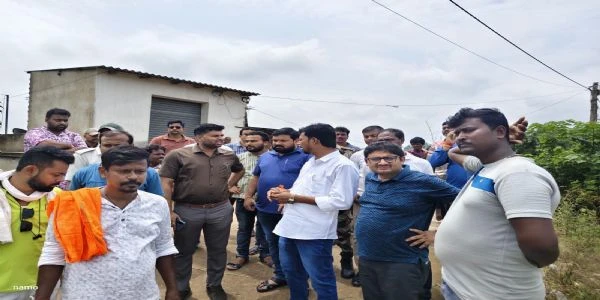 Officials Review Flood Situation in Arambagh Salepur 1