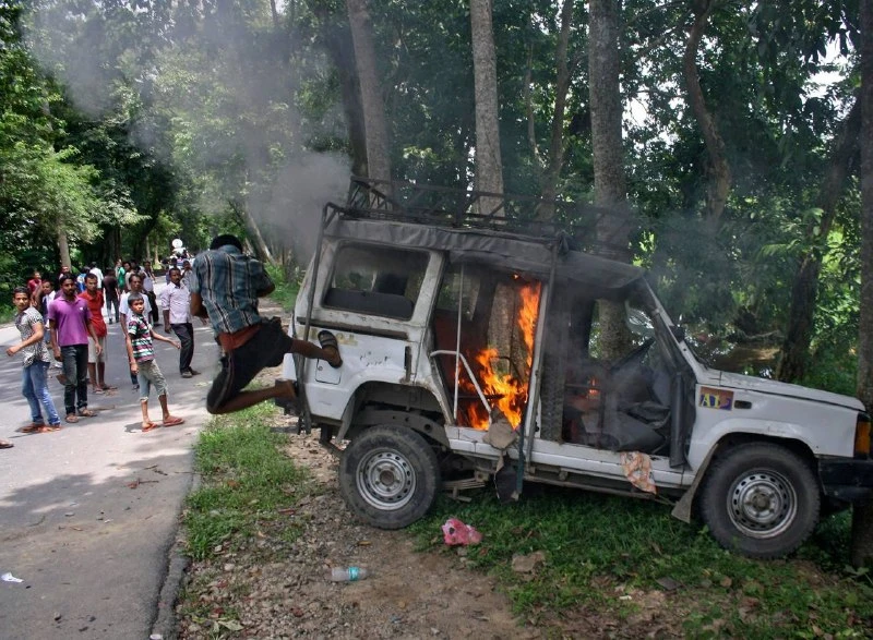 Assam Police Car Burned Near Border