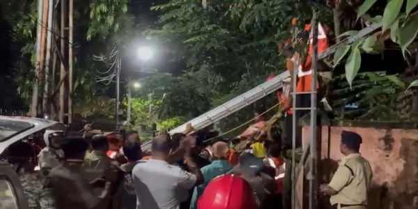Siliguri Man Rescued From BSNL Tower After Hours