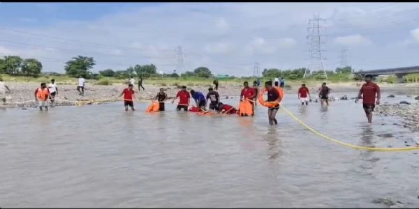NDRF Searches For Two Students Drowned In Mahananda Barrage