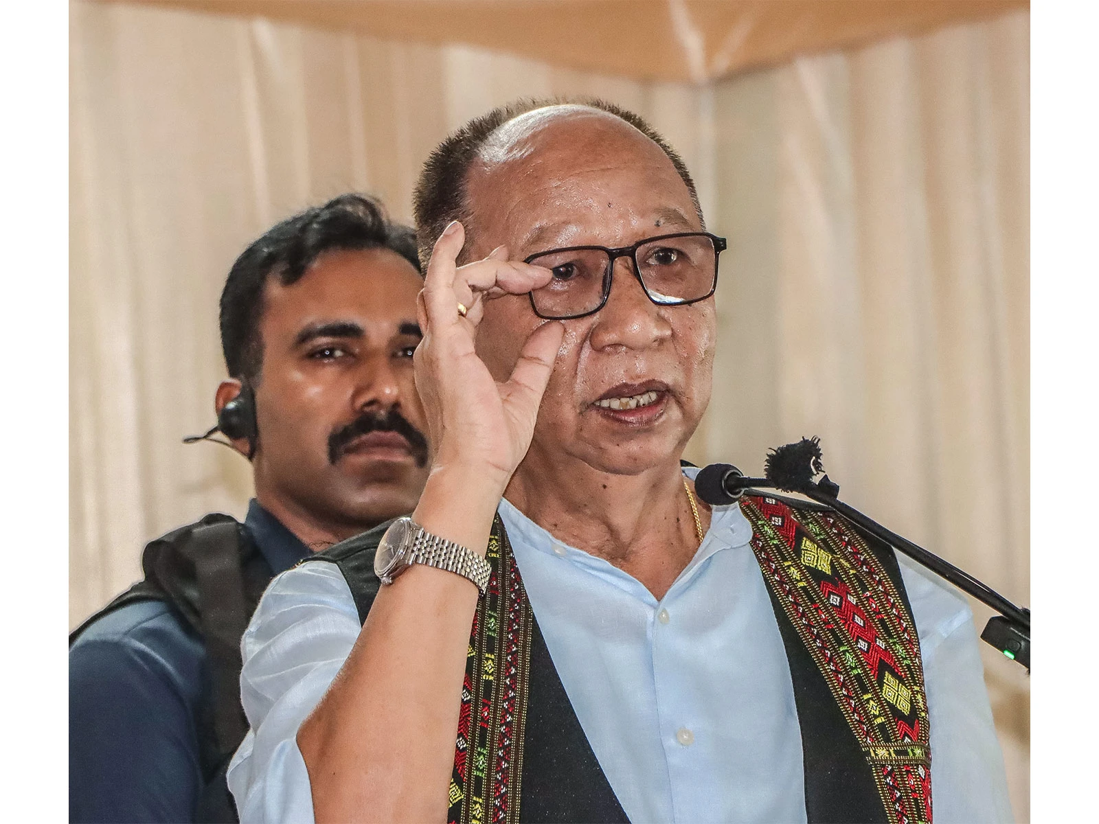 Manipur CM gives pregnant heifers to SC farmers