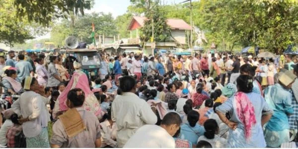 Dooars Tea Garden Workers Protest Over Bonus And Pay